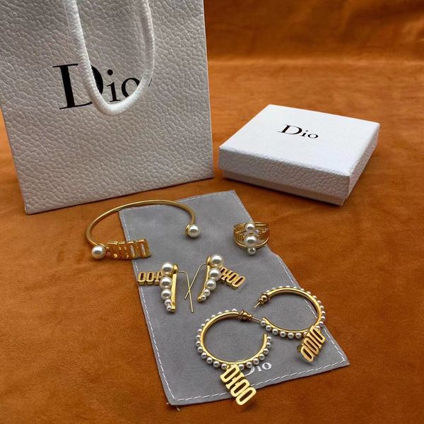 designers luxury fashion d letter female dijia ring brass inlaid pearl bracelet net red same earrings, Red;brown
designers luxury fashion d letter female dijia ring brass inlaid pearl bracelet net red same earrings, Red;brown