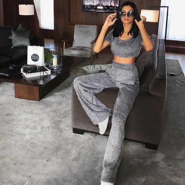 women's two piece pants 2021 fashion personality fur casual short t-shirt straight suit, White
women's two piece pants 2021 fashion personality fur casual short t-shirt straight suit, White