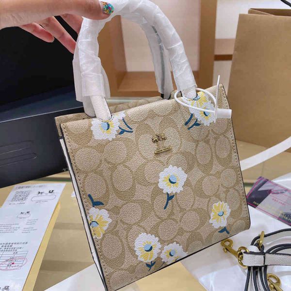factory 2021 summer single shoulder messenger women's bag versatile leisure music bag mini chrysanthemum designerss luxuryss hand yw
factory 2021 summer single shoulder messenger women's bag versatile leisure music bag mini chrysanthemum designerss luxuryss hand yw