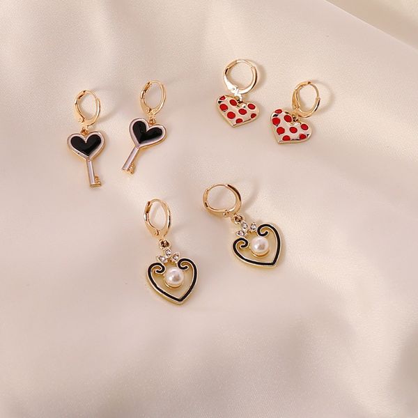 factory wholesale love lock pearl drop oil female temperament versatile ins earrings party gift
factory wholesale love lock pearl drop oil female temperament versatile ins earrings party gift