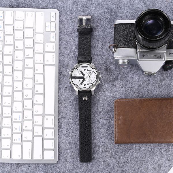 1111 tches montre leather strap quartz watch reloj hombre military sports male clock relogio for men, Slivery;brown
1111 tches montre leather strap quartz watch reloj hombre military sports male clock relogio for men, Slivery;brown
