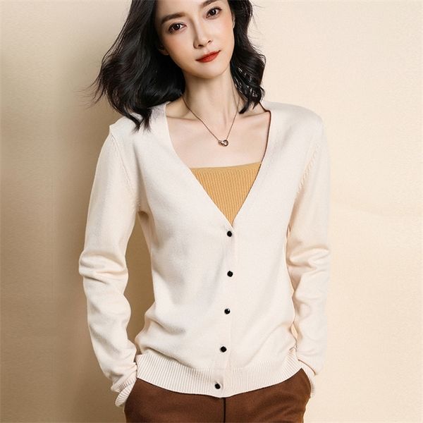 2021 spring new cashmere knit cardigan women long-sleeved wool outside sunscreen loose short sweater coat, White;black
2021 spring new cashmere knit cardigan women long-sleeved wool outside sunscreen loose short sweater coat, White;black