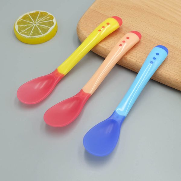 2021 new 3pcs/set small toddlers utensils plastic baby spoons infant feeding tool heat sensitive kids tableware
2021 new 3pcs/set small toddlers utensils plastic baby spoons infant feeding tool heat sensitive kids tableware