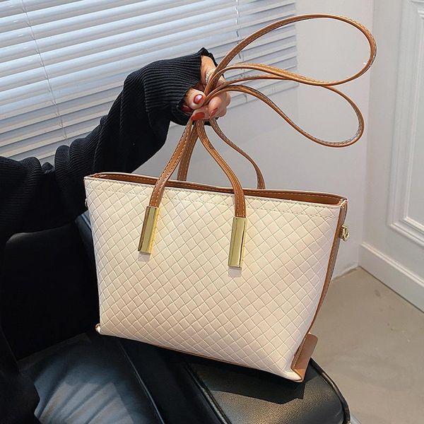 evening bags large capacity shoulder handbag 2021 fashion messenger bag lingge single tote
evening bags large capacity shoulder handbag 2021 fashion messenger bag lingge single tote