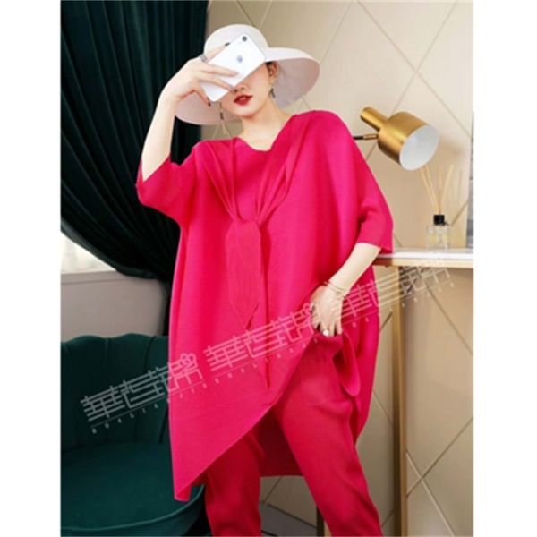 knits miyake folds fashion loose solid color half sleeve hooded collar long t-shirt, White
knits miyake folds fashion loose solid color half sleeve hooded collar long t-shirt, White