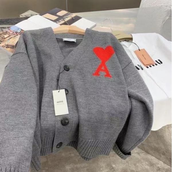 jinchen mengjia same ami heart a knitted cardigan sweater for lovers, White;black
jinchen mengjia same ami heart a knitted cardigan sweater for lovers, White;black