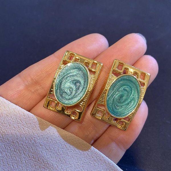 stud square quicksand contrast elegant blue oil painting sense retro ladies earrings, Golden;silver
stud square quicksand contrast elegant blue oil painting sense retro ladies earrings, Golden;silver