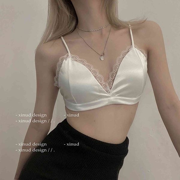 french lace ee ice silk traceless triangle cup small bra no steel ring wrapped strap bottomed girl, Red;black
french lace ee ice silk traceless triangle cup small bra no steel ring wrapped strap bottomed girl, Red;black