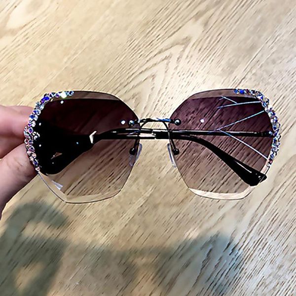 sunglasses rhinestone for women rimless sunshade mirror european and american street shooting leisure 2021 style, White;black
sunglasses rhinestone for women rimless sunshade mirror european and american street shooting leisure 2021 style, White;black