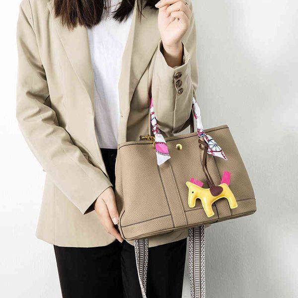 designer bags handbags 2022 women's garden single shoulder msenger tote bag imitation leather hand large capacity mommy bag
designer bags handbags 2022 women's garden single shoulder msenger tote bag imitation leather hand large capacity mommy bag