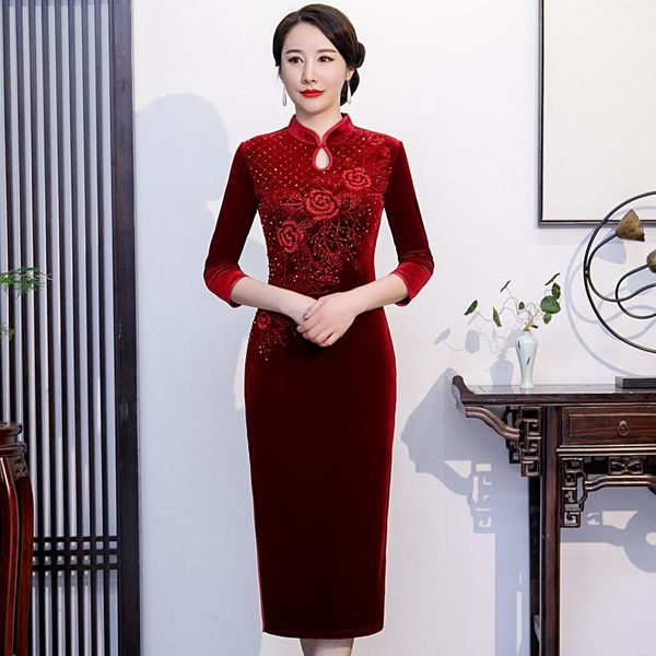 ethnic clothing classic lady solid embroidery short velour cheongsam autumn qipao rhinestone evening dress slim vintage button vestidos, Red
ethnic clothing classic lady solid embroidery short velour cheongsam autumn qipao rhinestone evening dress slim vintage button vestidos, Red