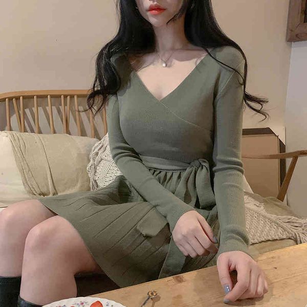 dress women's side lace pleated , v-neck spring and autumn wear, cross design, knitted belt, 2021, Black;gray
dress women's side lace pleated , v-neck spring and autumn wear, cross design, knitted belt, 2021, Black;gray
