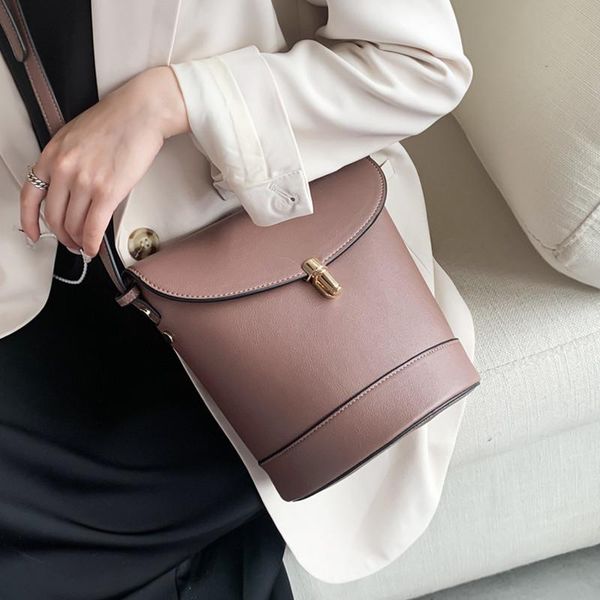 evening bags retro small bucket shoulder for women simple pu leather messenger handbag lady casual designer crossbody bag bolsa feminina
evening bags retro small bucket shoulder for women simple pu leather messenger handbag lady casual designer crossbody bag bolsa feminina