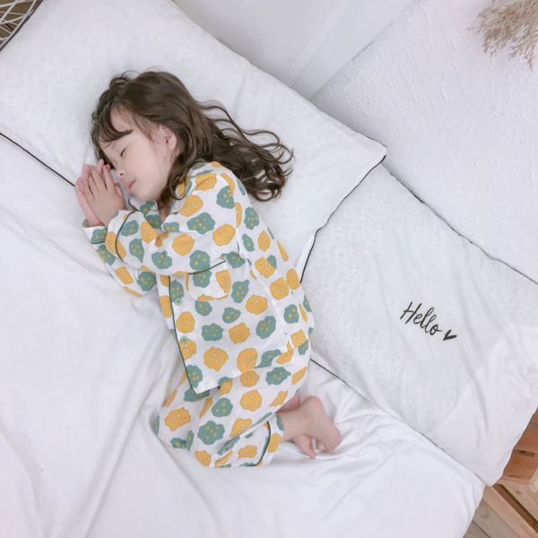 korean style boys girls cartoon pajamas sets pure cotton long sleeve and pants 2 suits kids clothing 210508, White
korean style boys girls cartoon pajamas sets pure cotton long sleeve and pants 2 suits kids clothing 210508, White