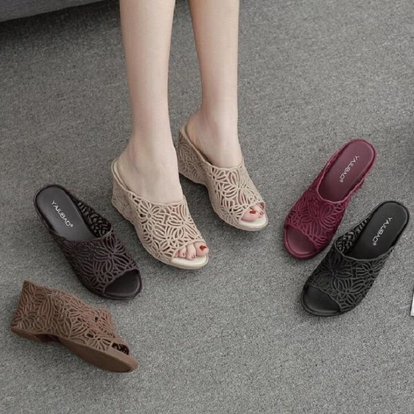 slippers summer outdoor fashion women pvc hollow peep toe flowers beach ladies cut out wedges open jelly shoes 20210324, Black
slippers summer outdoor fashion women pvc hollow peep toe flowers beach ladies cut out wedges open jelly shoes 20210324, Black