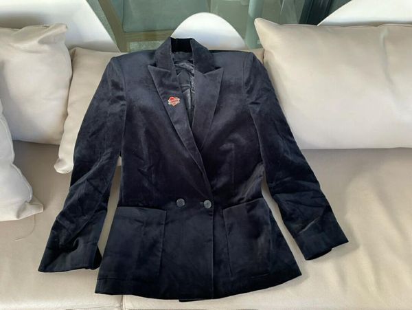 women's suits & blazers 2022 autumn black velvet blazer with heart brooch fashion suit big pockets 2 buttons long sleeve coat, White;black
women's suits & blazers 2022 autumn black velvet blazer with heart brooch fashion suit big pockets 2 buttons long sleeve coat, White;black