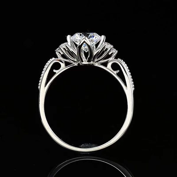 cluster rings elegant flowers moissanite white d color 1ct diamond s925 silver wedding luxurious jewelry drop, Golden;silver
cluster rings elegant flowers moissanite white d color 1ct diamond s925 silver wedding luxurious jewelry drop, Golden;silver