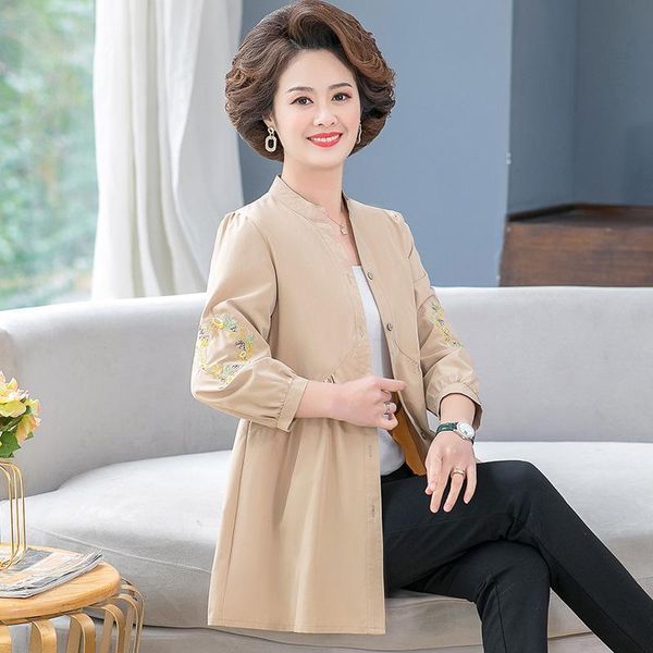 women's trench coats mom's autumn coat 2021 foreign style middle-aged wear spring and medium long thin windbreaker, Tan;black
women's trench coats mom's autumn coat 2021 foreign style middle-aged wear spring and medium long thin windbreaker, Tan;black