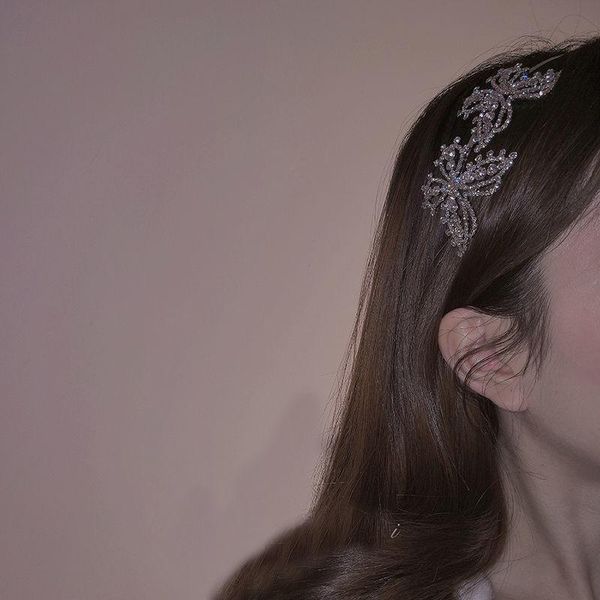 hair accessories full diamond luxury butterfly hollowed out hoop female korean version, wearing a versatile high-grade french retro, Slivery;white
hair accessories full diamond luxury butterfly hollowed out hoop female korean version, wearing a versatile high-grade french retro, Slivery;white