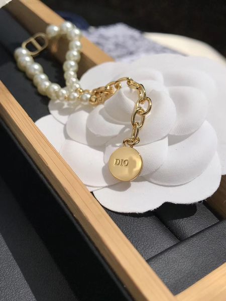 bracelet fashion luxry design jewelry d/or 2021 female pearl from small to large high-quality sweet temperament elegant anversatile, Golden;silver
bracelet fashion luxry design jewelry d/or 2021 female pearl from small to large high-quality sweet temperament elegant anversatile, Golden;silver