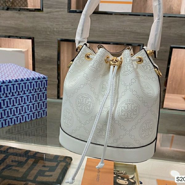 women 2021 new tb spring and summer hollow bucket fashion trend versatile leisure storage bags
women 2021 new tb spring and summer hollow bucket fashion trend versatile leisure storage bags