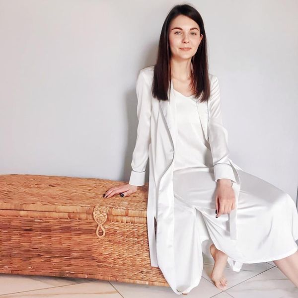 women's sleepwear hiloc white satin robe set women pajamas long sleeve plain home suit sets female 2021 spring pajama elegant, Black;red
women's sleepwear hiloc white satin robe set women pajamas long sleeve plain home suit sets female 2021 spring pajama elegant, Black;red