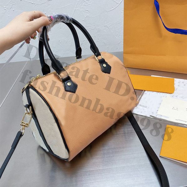 young lady genuine leather pillow shoulder hand bags women cross body bag big large capacity party daily life one side handbags famous style
young lady genuine leather pillow shoulder hand bags women cross body bag big large capacity party daily life one side handbags famous style
