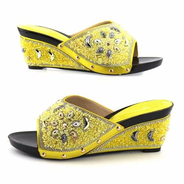 most yellow women pumps with rhinestone and big crystal decoration for dress african shoes v1007-17, Black
most yellow women pumps with rhinestone and big crystal decoration for dress african shoes v1007-17, Black
