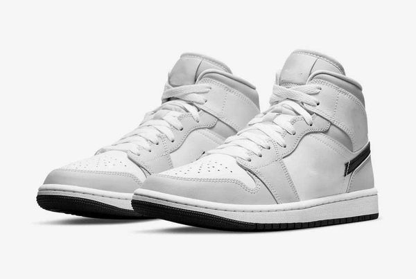 new custom 1 mid light smoke grey basketball designer shoes comes constructed with leather throughout while covered in white and
new custom 1 mid light smoke grey basketball designer shoes comes constructed with leather throughout while covered in white and
