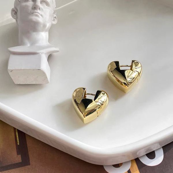love ear buckle female retro 2021 new fashion earrings temperament online celebrity salt sweet niche girls luxury earrings., Golden;silver
love ear buckle female retro 2021 new fashion earrings temperament online celebrity salt sweet niche girls luxury earrings., Golden;silver