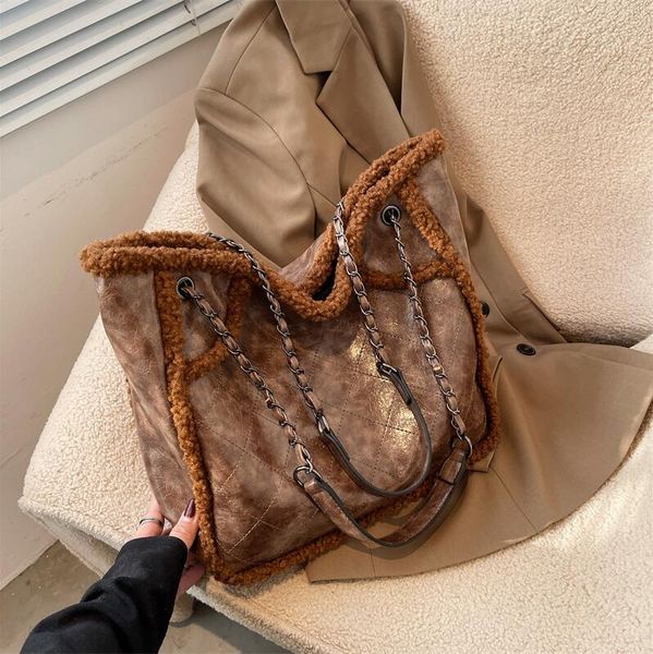 factory wholesale winter large-capacity lambswool women shoulder bags simple atmosphere contrast leather handbag street trend plaid armpit t, Black;red
factory wholesale winter large-capacity lambswool women shoulder bags simple atmosphere contrast leather handbag street trend plaid armpit t, Black;red