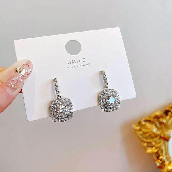 2021 new advanced women's 925 silver needle light luxury temperament simple net red square earrings, Black
2021 new advanced women's 925 silver needle light luxury temperament simple net red square earrings, Black