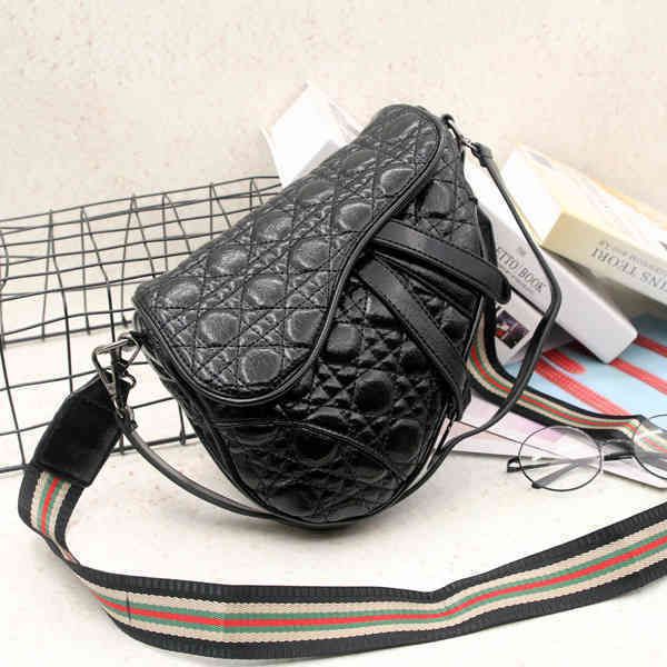 2022 factory wholesale embroidered lattice women's messenger bright leather ribbon one shoulder fashion handbag
2022 factory wholesale embroidered lattice women's messenger bright leather ribbon one shoulder fashion handbag