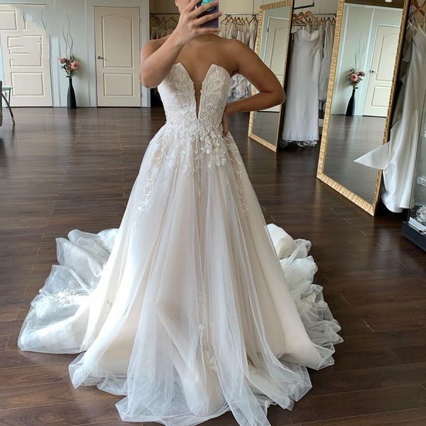 strapless a line lace wedding dresses bridal gowns sweep train appliqued tulle plus size bride dress vestido de novia, White
strapless a line lace wedding dresses bridal gowns sweep train appliqued tulle plus size bride dress vestido de novia, White