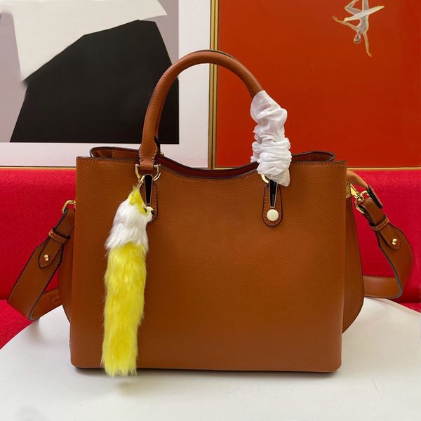 women totes designer handbag fashion shoulder bags leather material crossbody bag large capacity casual brand handbags
women totes designer handbag fashion shoulder bags leather material crossbody bag large capacity casual brand handbags
