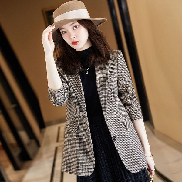 women's suits & blazers plus size 2021 autumn and winter plaid suit jacket high-quality temperament office single-breasted blazer femal, White;black
women's suits & blazers plus size 2021 autumn and winter plaid suit jacket high-quality temperament office single-breasted blazer femal, White;black
