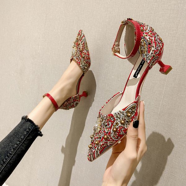 korean fashion side air high heels shallow mouth pointed metal rivet cat heel women's single sho 1688-2, Black
korean fashion side air high heels shallow mouth pointed metal rivet cat heel women's single sho 1688-2, Black