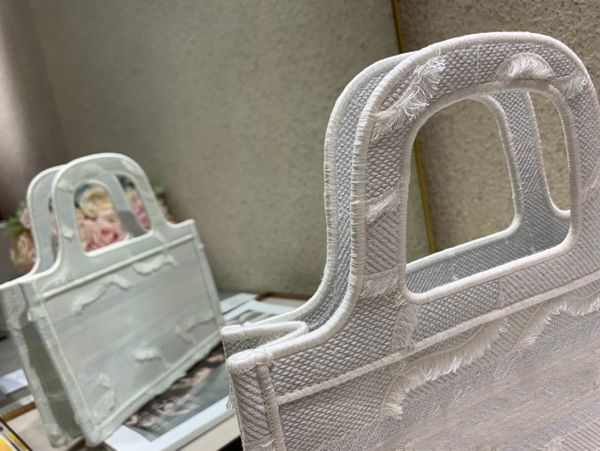 2021 all-online mini vintage bag classic women's handbag fashion business and leisure style so cute
2021 all-online mini vintage bag classic women's handbag fashion business and leisure style so cute