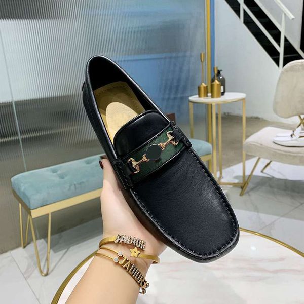 2021 fashion high qulaity men women comfortable designers shoes spring and fall white leather blue belt designer casual shoe with box size 3, Black
2021 fashion high qulaity men women comfortable designers shoes spring and fall white leather blue belt designer casual shoe with box size 3, Black