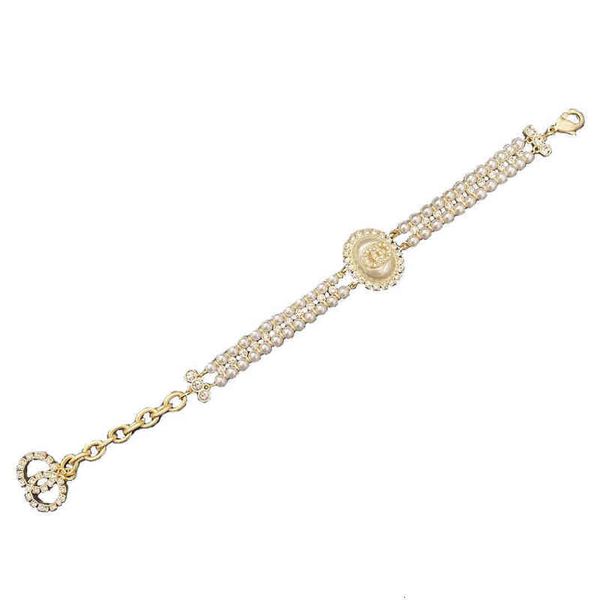 glass pearl double row zircon chain oval c hand decoration fashion women's hollow brass bracelet, Golden;silver
glass pearl double row zircon chain oval c hand decoration fashion women's hollow brass bracelet, Golden;silver