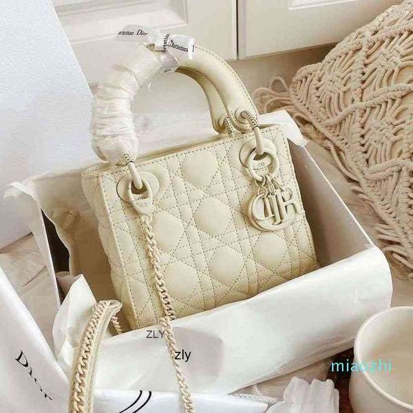 2021 popular bag net red same super fire one shoulder slant span quality small frosted princess leather bags hileng
2021 popular bag net red same super fire one shoulder slant span quality small frosted princess leather bags hileng