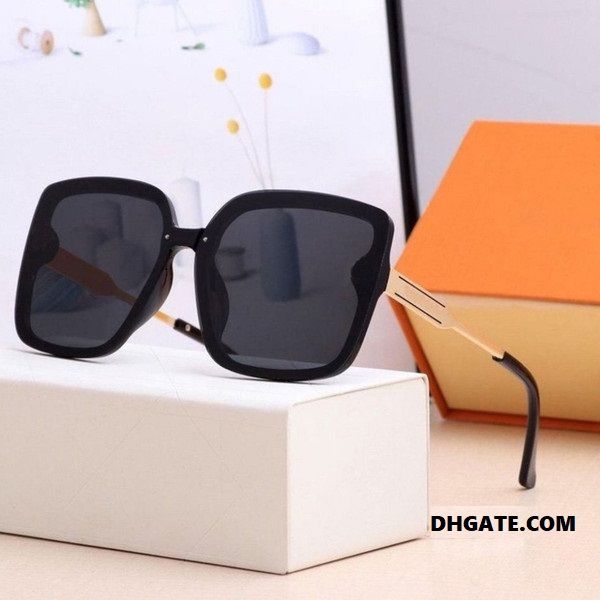 2021 luxury designers fashion sunglasses for men and women's sunglass outdoor sport sun glasses shade pc frame uv400 a16, White;black
2021 luxury designers fashion sunglasses for men and women's sunglass outdoor sport sun glasses shade pc frame uv400 a16, White;black