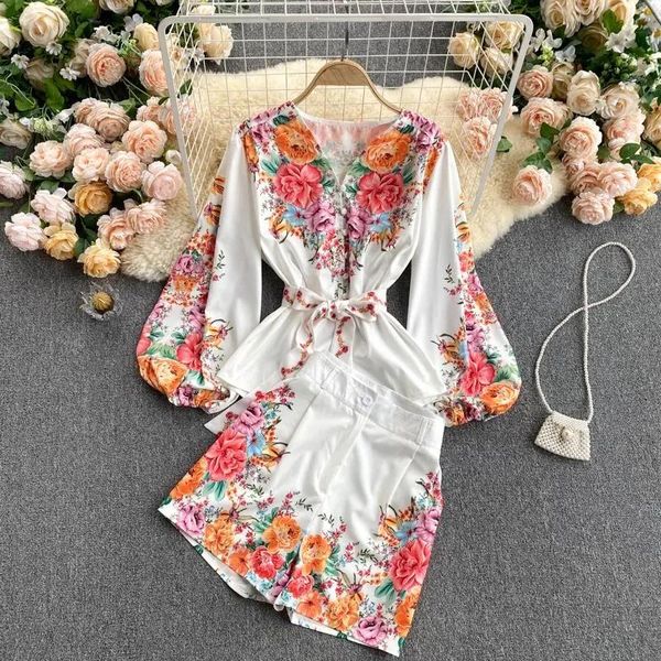 women's tracksuits tsxt spring 2021 fashion vintage v-neck collect waist long-sleeve shirt + button printed wide-leg shorts 2 pieces se, Gray
women's tracksuits tsxt spring 2021 fashion vintage v-neck collect waist long-sleeve shirt + button printed wide-leg shorts 2 pieces se, Gray