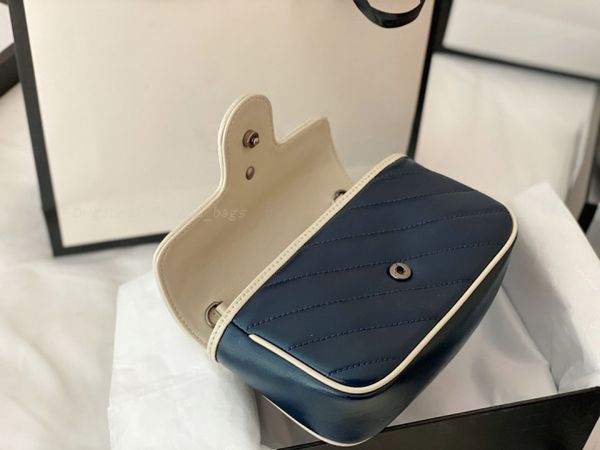 2021 luxurys designers women fashion business lady handbag interior slot pocket leather tote shopping coin purses clutch casual letter bag w, Red;black
2021 luxurys designers women fashion business lady handbag interior slot pocket leather tote shopping coin purses clutch casual letter bag w, Red;black