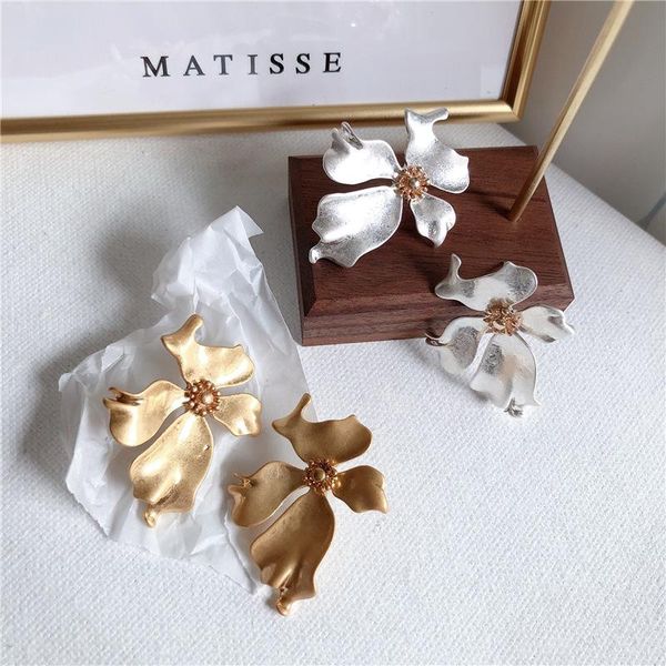 style metal gold color flower stud earrings fashion elegant jewelry for women mujer moda boucle d'oreille, Golden;silver
style metal gold color flower stud earrings fashion elegant jewelry for women mujer moda boucle d'oreille, Golden;silver