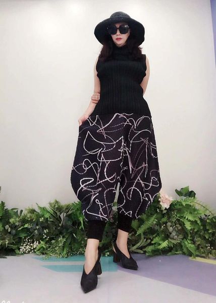 dresses miyake fashion spring and summer mid waist printed harem tie feet pants, White
dresses miyake fashion spring and summer mid waist printed harem tie feet pants, White