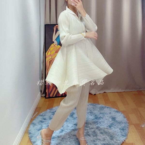 dresses miyake fashion solid color stand collar sleeve button long bud coat, White
dresses miyake fashion solid color stand collar sleeve button long bud coat, White