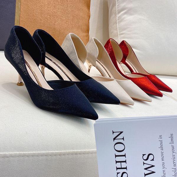french professional work shoes spring shallow mouth pointed head non grinding middle heel side empty high heels single shoe women, Black
french professional work shoes spring shallow mouth pointed head non grinding middle heel side empty high heels single shoe women, Black