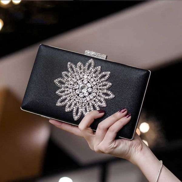 luxy moon white coupling bag ladies evening coupling hand bag sun flower crystal wedding purse for bride black shoulder bag zd1525
luxy moon white coupling bag ladies evening coupling hand bag sun flower crystal wedding purse for bride black shoulder bag zd1525