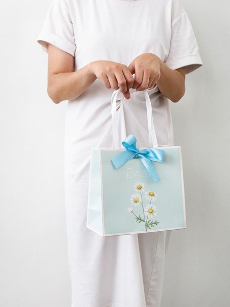 12pcs/lot shopping bags gift packing box valentine's day rose boxes party decor wedding candy favor bag with handle wrap
12pcs/lot shopping bags gift packing box valentine's day rose boxes party decor wedding candy favor bag with handle wrap